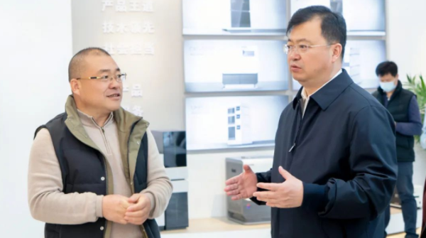青島市嶗山區(qū)區(qū)長楊克敏帶隊工信局、統(tǒng)計局領導到訪盛瀚調(diào)研指導